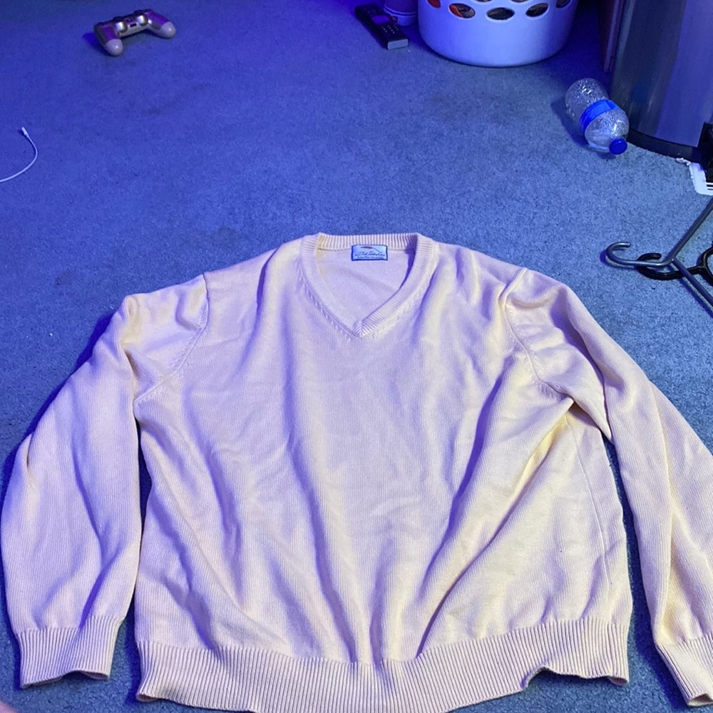 LIGHT YELLOW CREWNECK